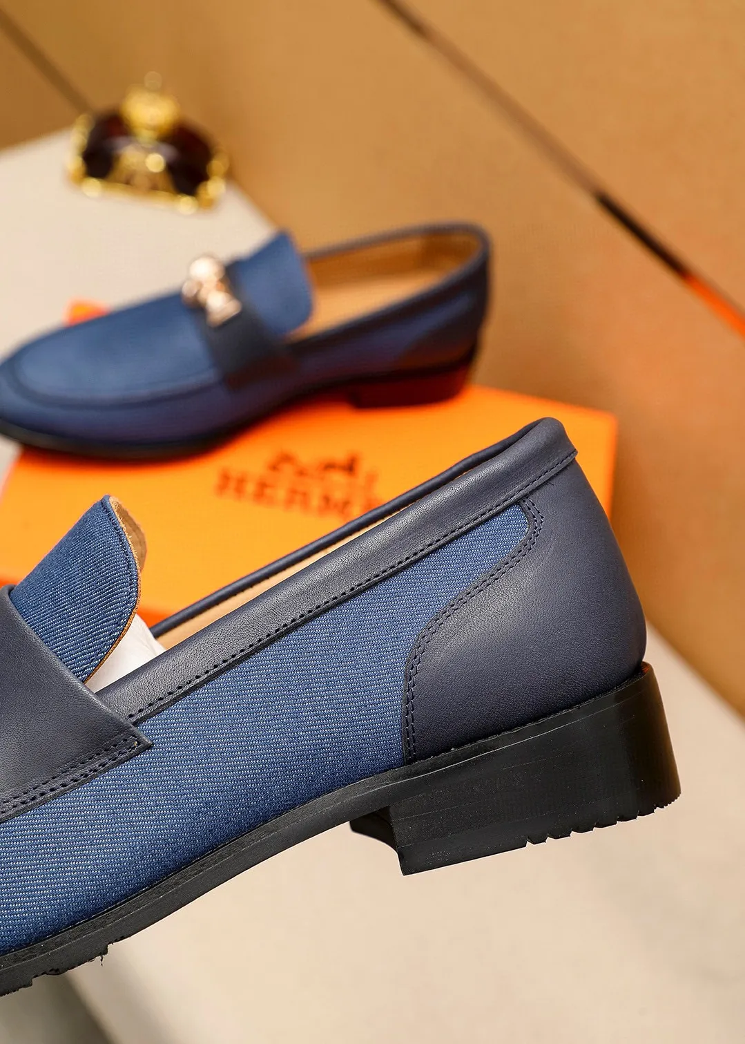 Men's shoes 💰442💐 Product trademark: HERMES "Hermès" casual leather shoes Regular size: 38-44 (45.46.47🉑️customized) Product materials: Selected imported fabric upper + classic hardware buckle, imported water-dyed 🐂 cowhide lining. Strong three-dimensional visual effect, combined outsole Color: 3⃣️colors available